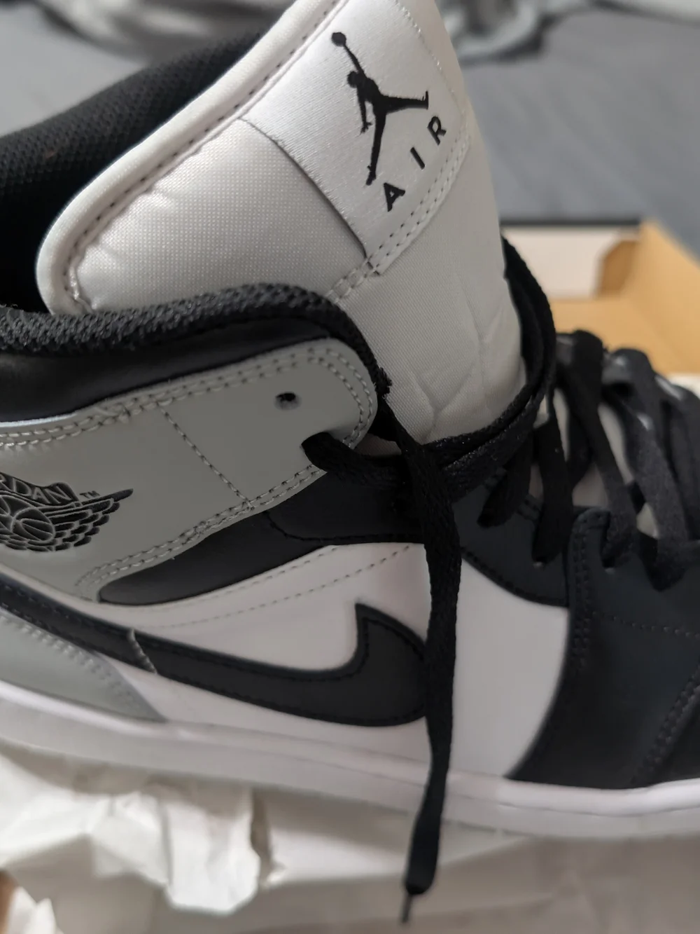 Air Jordan 1 Mid Box - White/Black/Light Smoke Grey